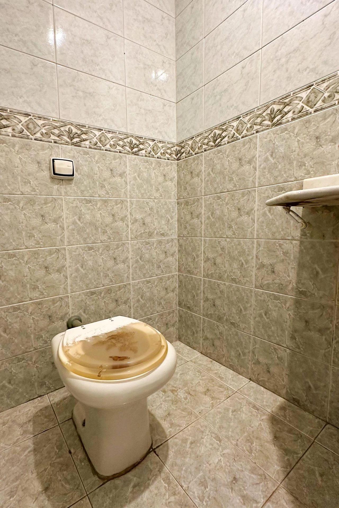 Unfurnished apartment with 3 bedrooms and 4 bathrooms — photo 42
