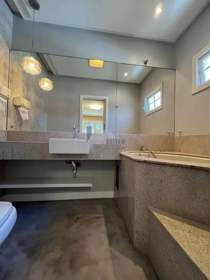 Unfurnished house with a separate kitchen and air conditioning — photo 9