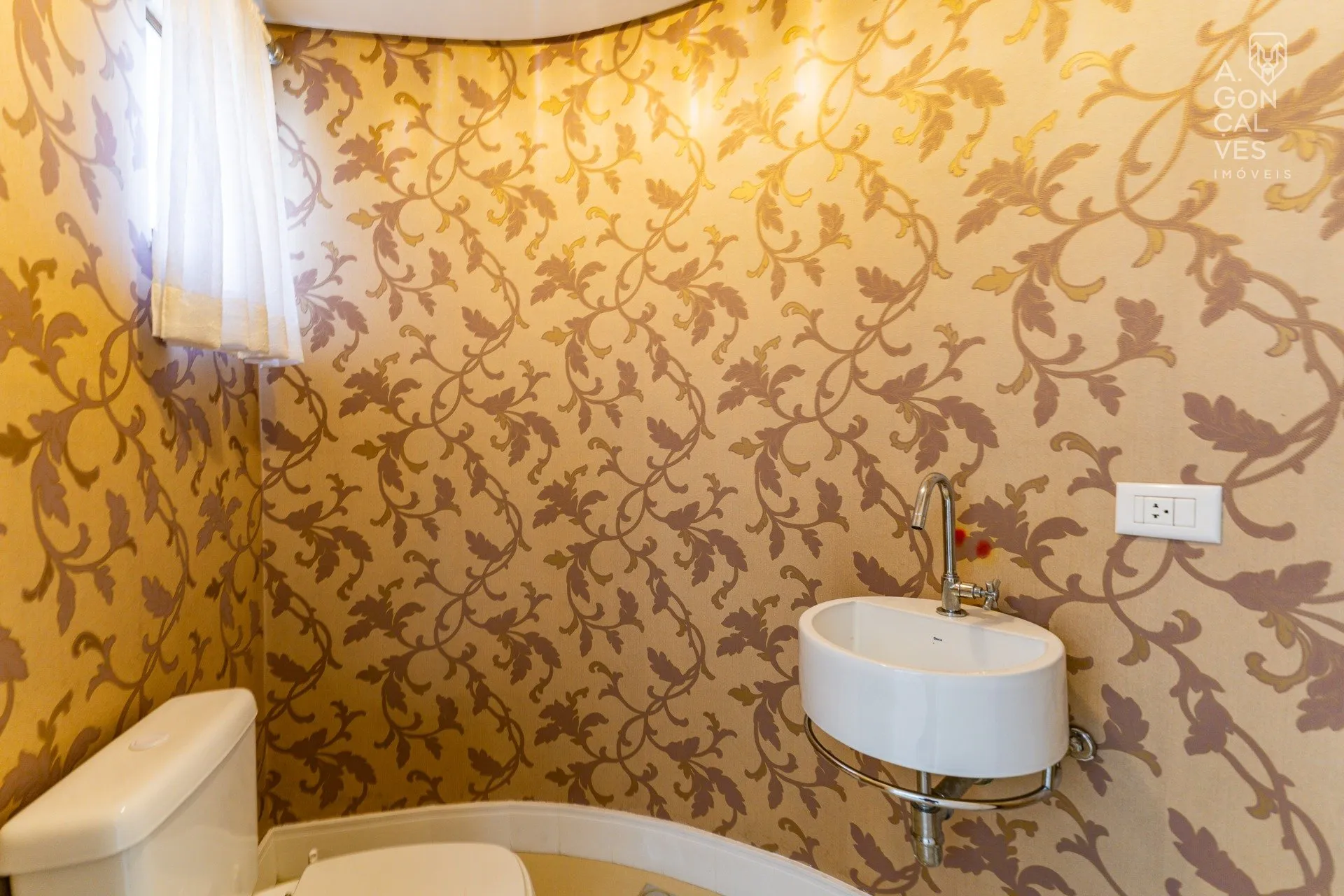 Unfurnished house with 4 bedrooms and 5 bathrooms — photo 53