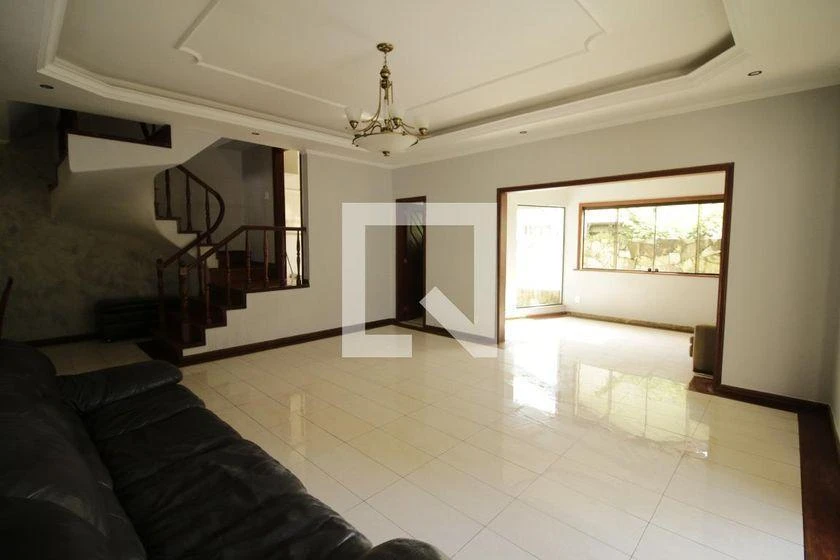 Casa de 700 m² com 3 quartos e 4 banheiros — photo 2