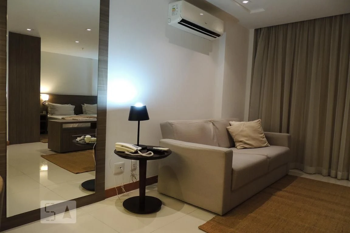 One-bedroom apartment in a building with a gym — photo 18