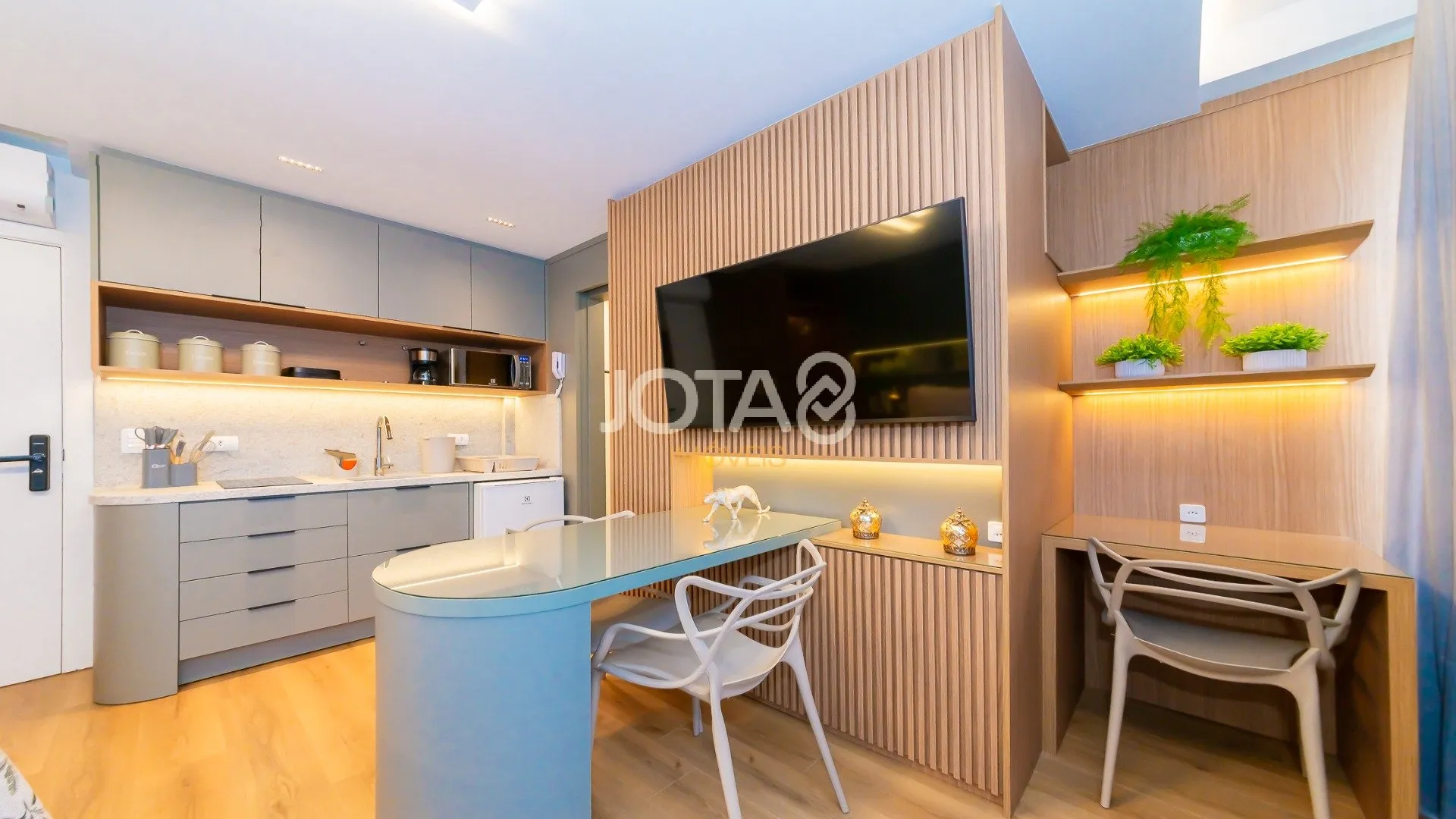 Apartamento mobiliado de 1 quarto em condomínio com academia
