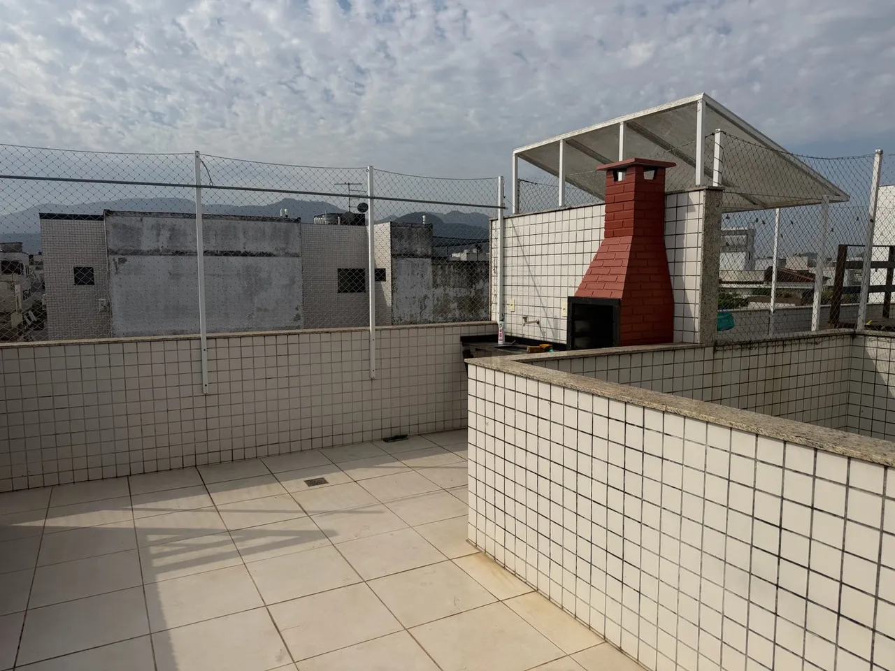 5-bedroom apartment in a building with a pool — photo 17
