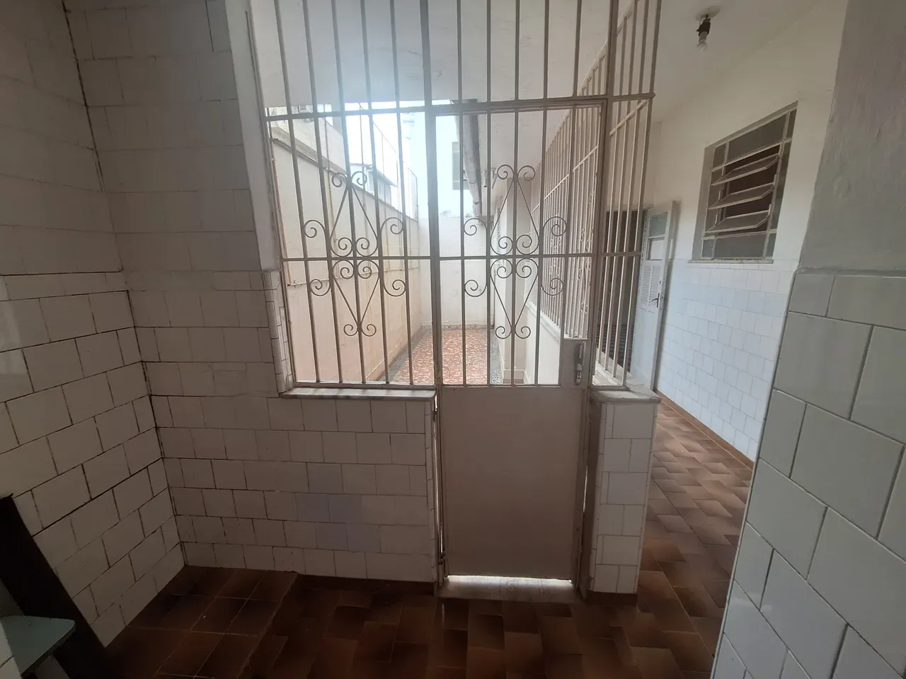 Unfurnished rental apartment with 2 bedrooms and 2 baths — photo 40