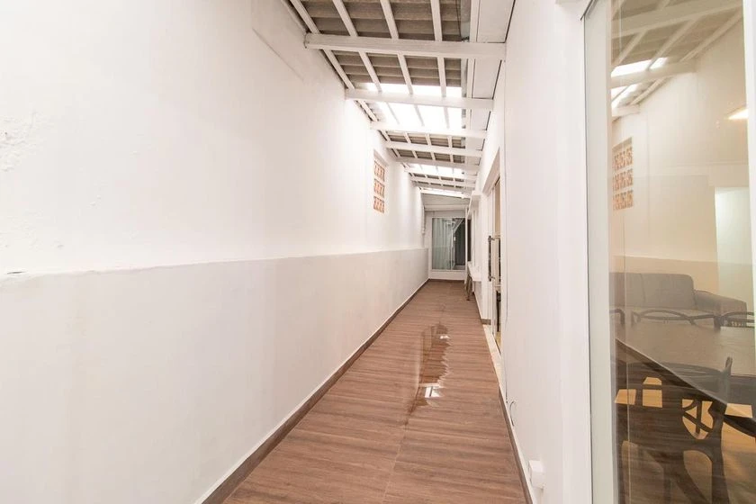 Unfurnished house with 5 bedrooms and private garden — photo 12