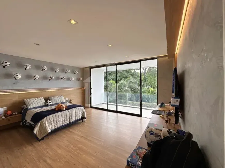 Джакузі та 4 спальні: будинок 800 м² — photo 30