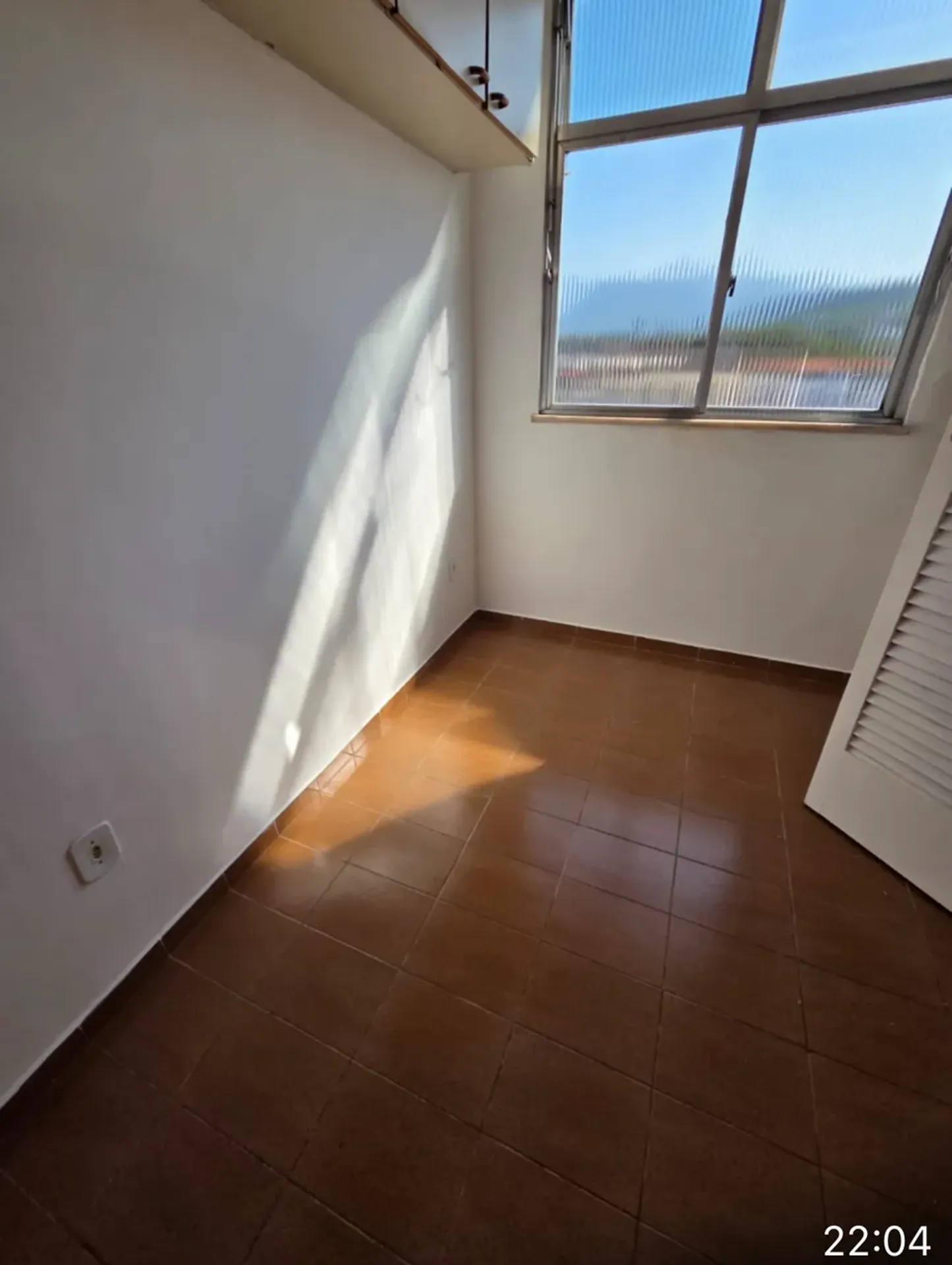 Wood or laminate floors in a 2-bedroom apartment, 75 m² — photo 11
