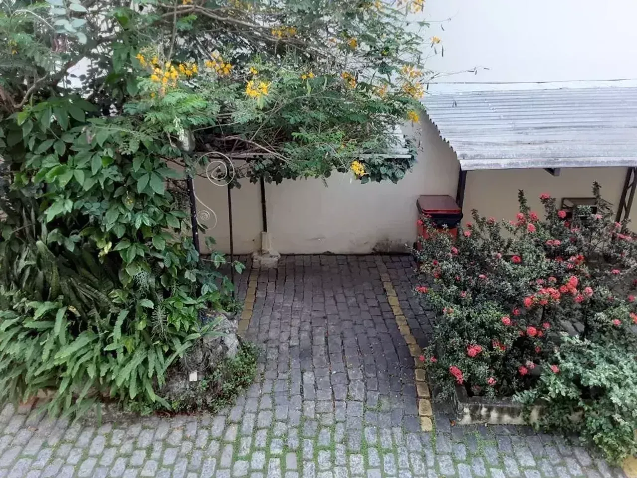 Commercial house with 1 bedroom and 1 bathroom — photo 11