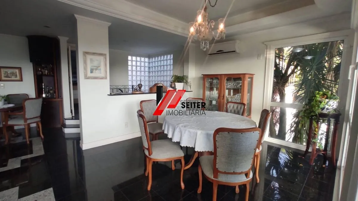 Rental house with 5 bedrooms and an open-plan kitchen — photo 24