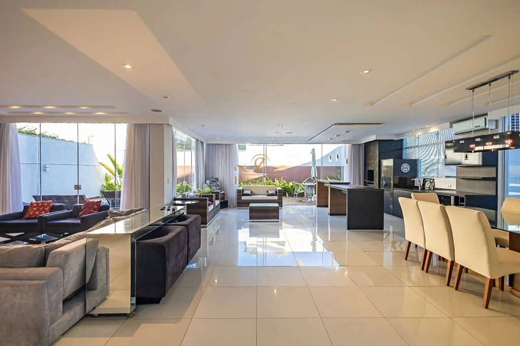 House with private garden and BBQ plus 3 en-suites