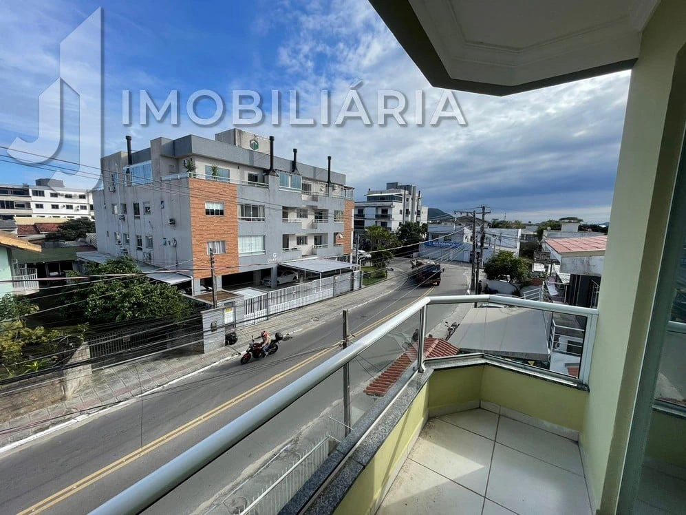 90 m² apartment with a closed kitchen and 2 bathrooms
