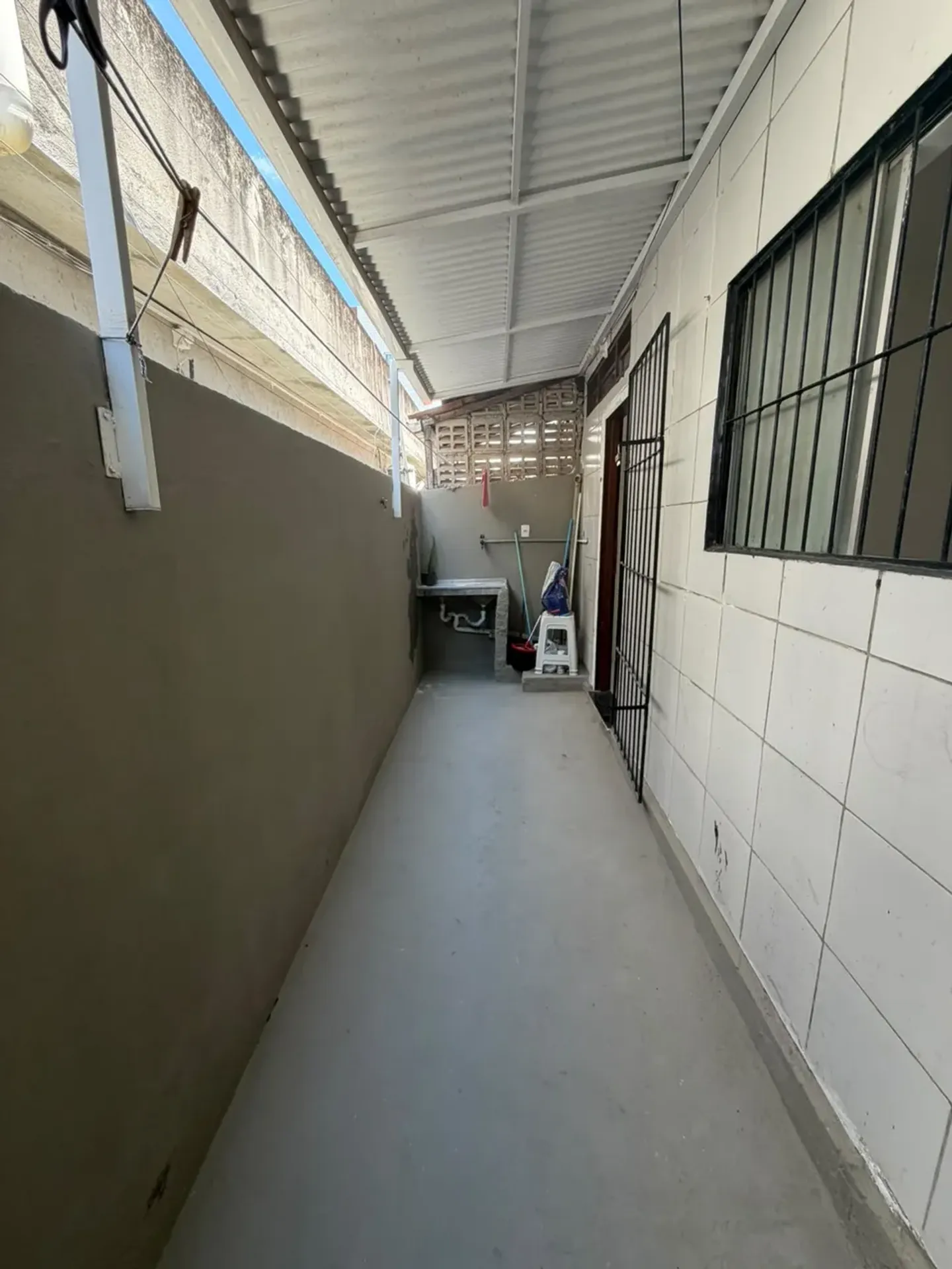 Rental house with 2 bedrooms and a glass shower enclosure — photo 15