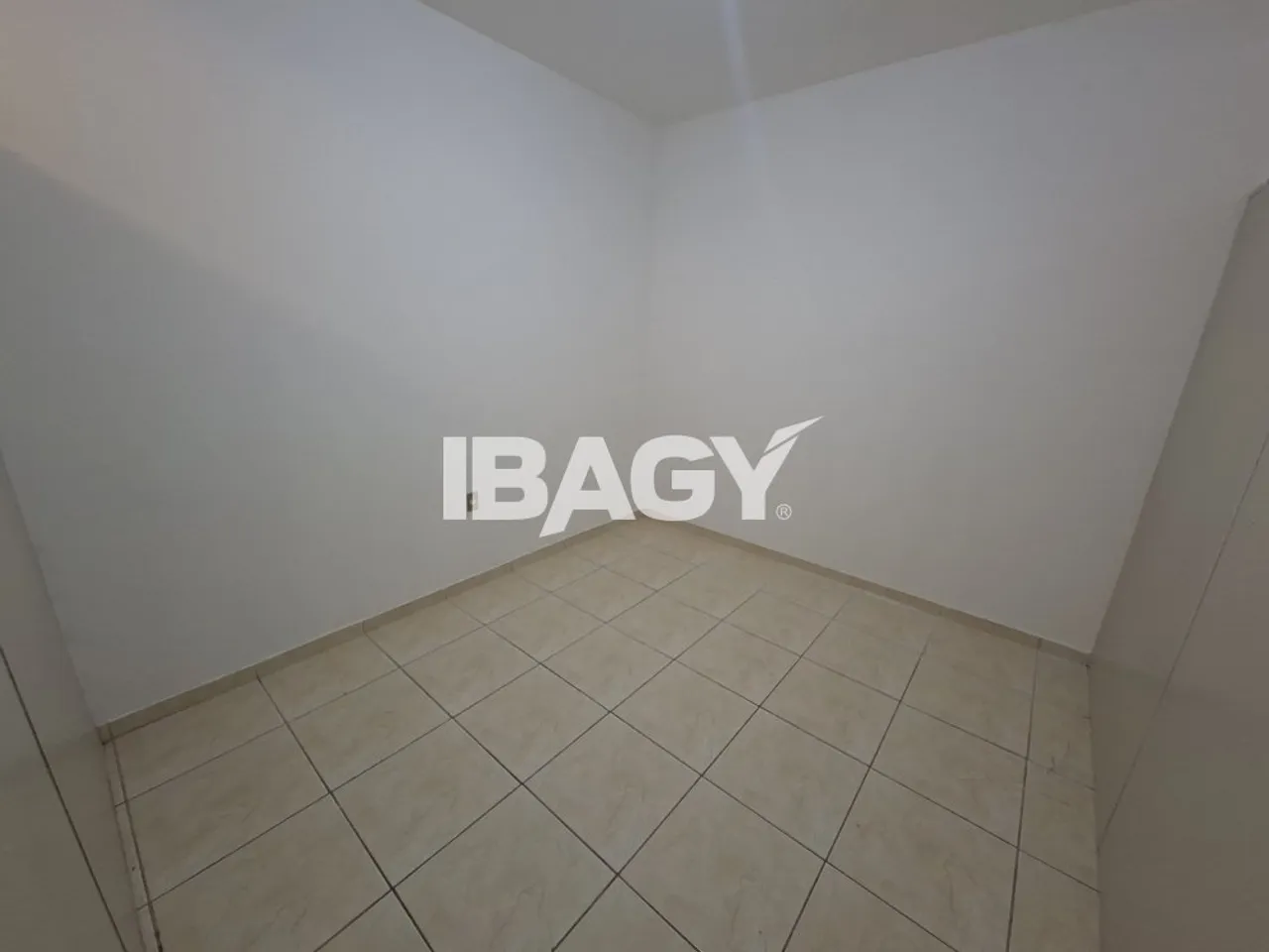 Unfurnished studio with 1 bedroom and 32 m² — photo 4
