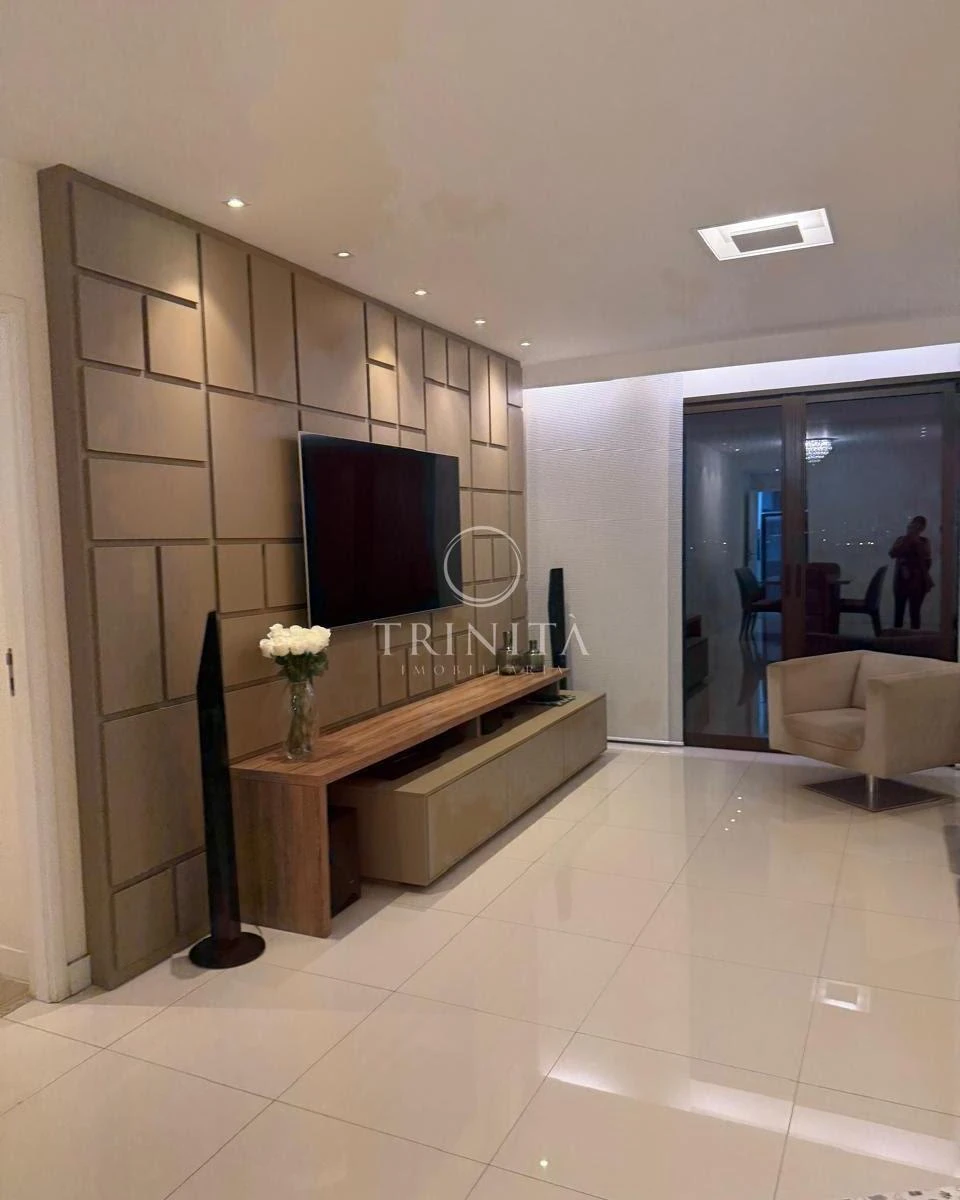 Furnished apartment, 160 m², with a water view