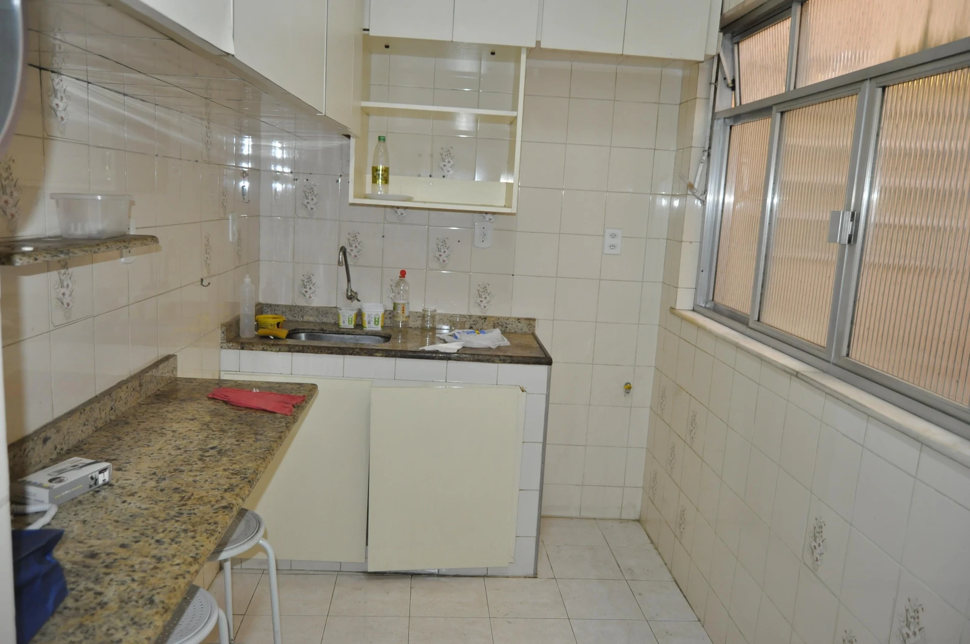 Apartamento sem mobília com 2 quartos e varanda