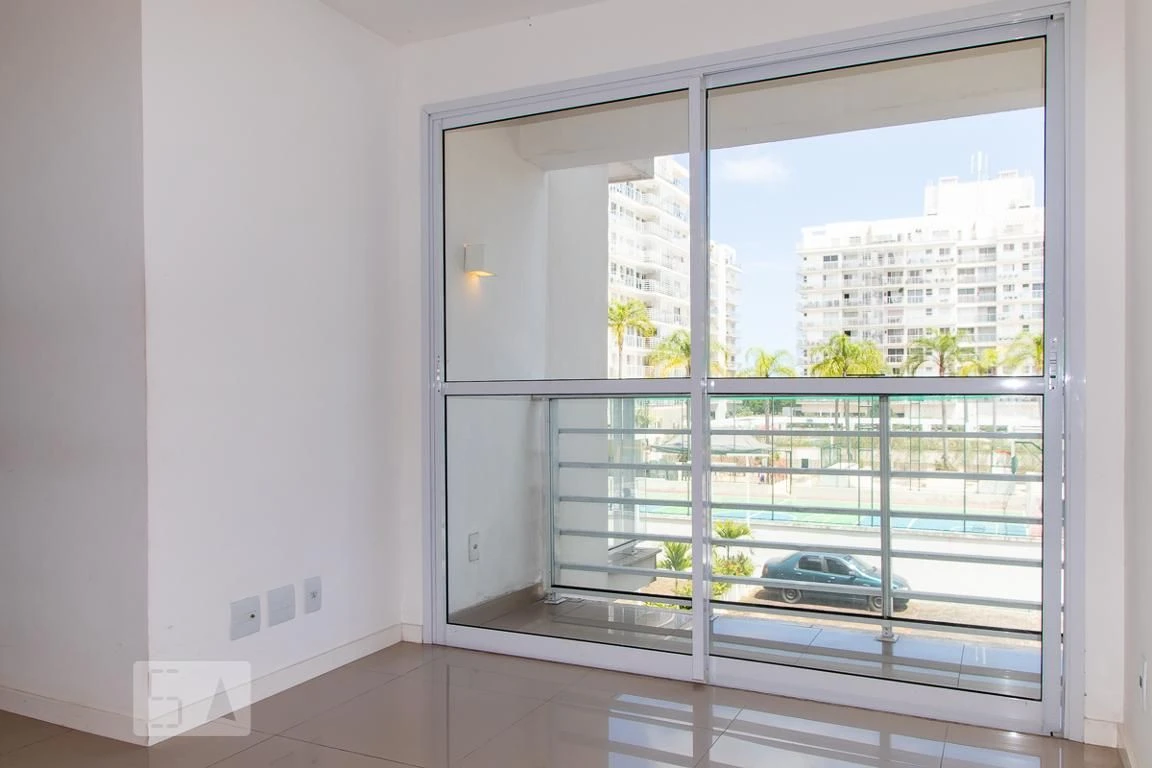 Unfurnished 3-bedroom apartment with en-suite baths — photo 28