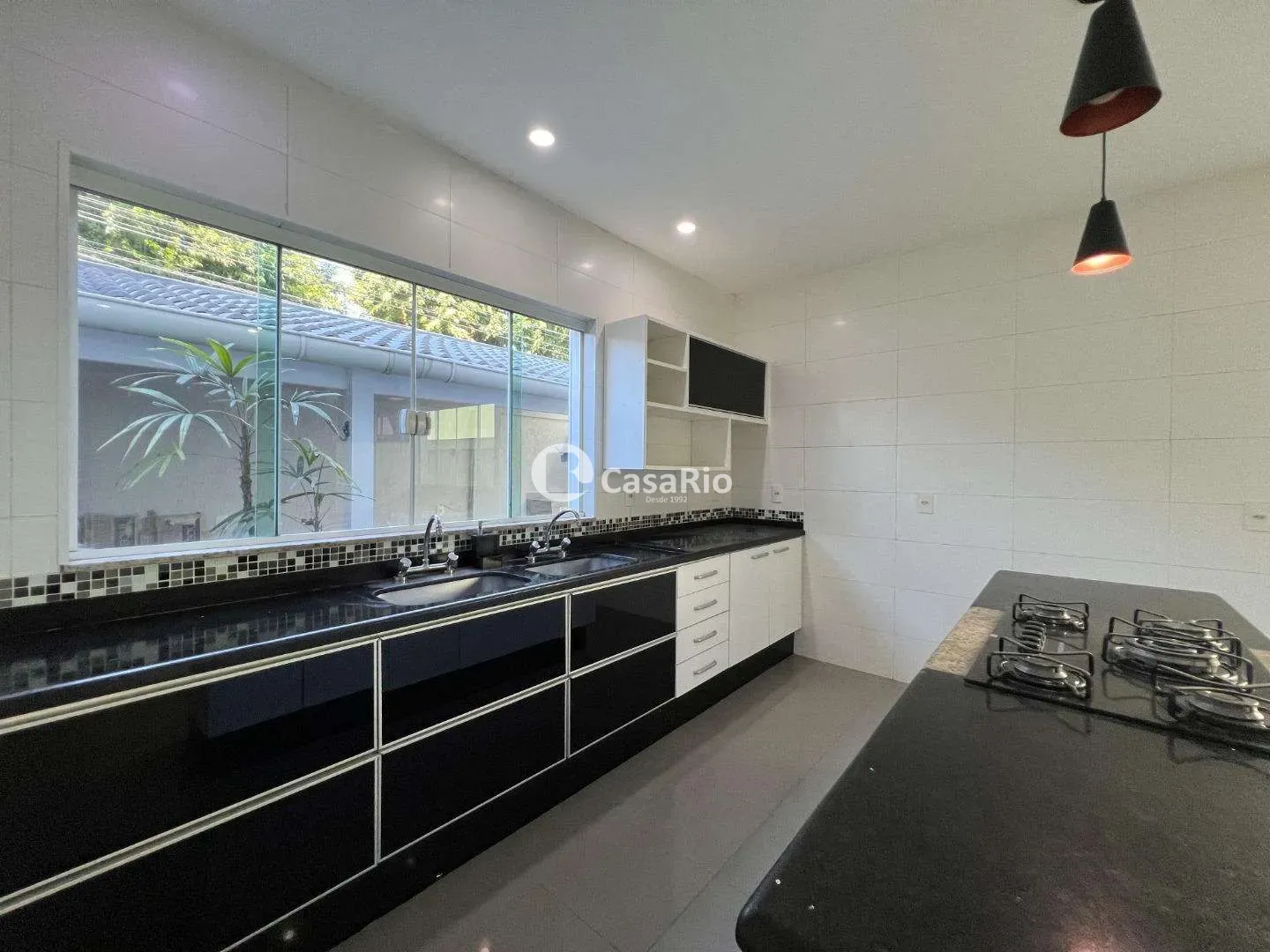 350 m² house with a bathtub and floor-to-ceiling windows — photo 21