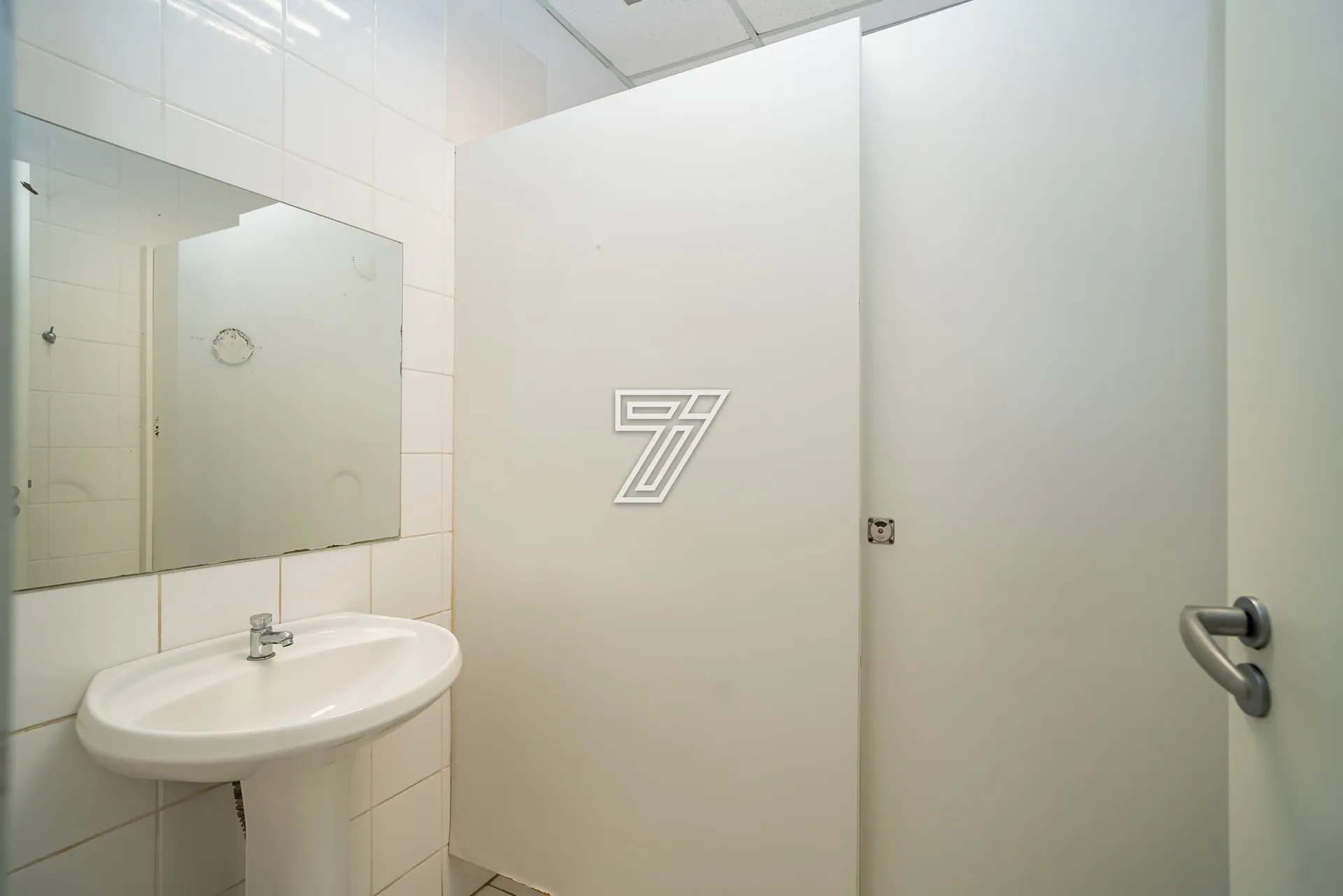 Unfurnished house with 5 bedrooms and 5 bathrooms — photo 24