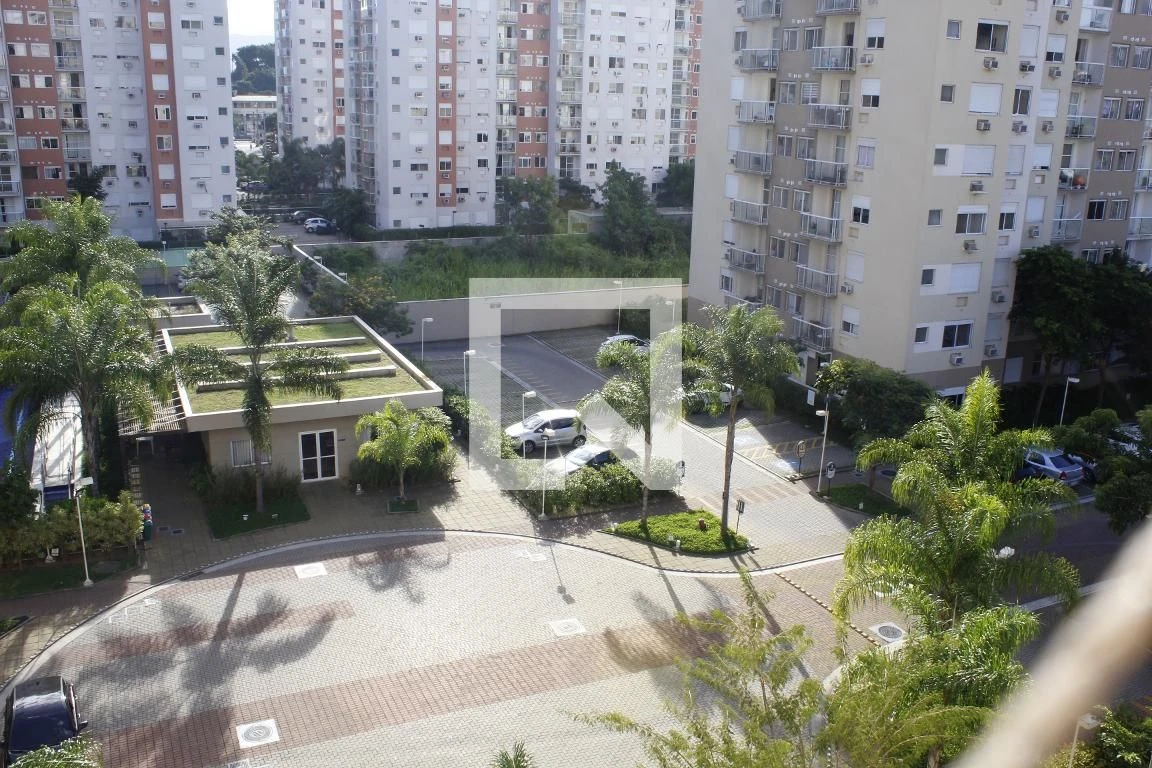 Furnished 2-bedroom apartment with balcony — photo 48