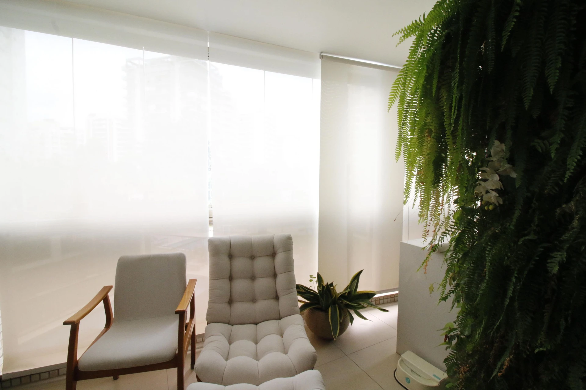 Walk-in closet in a 2-bedroom apartment, 90 m² — photo 14