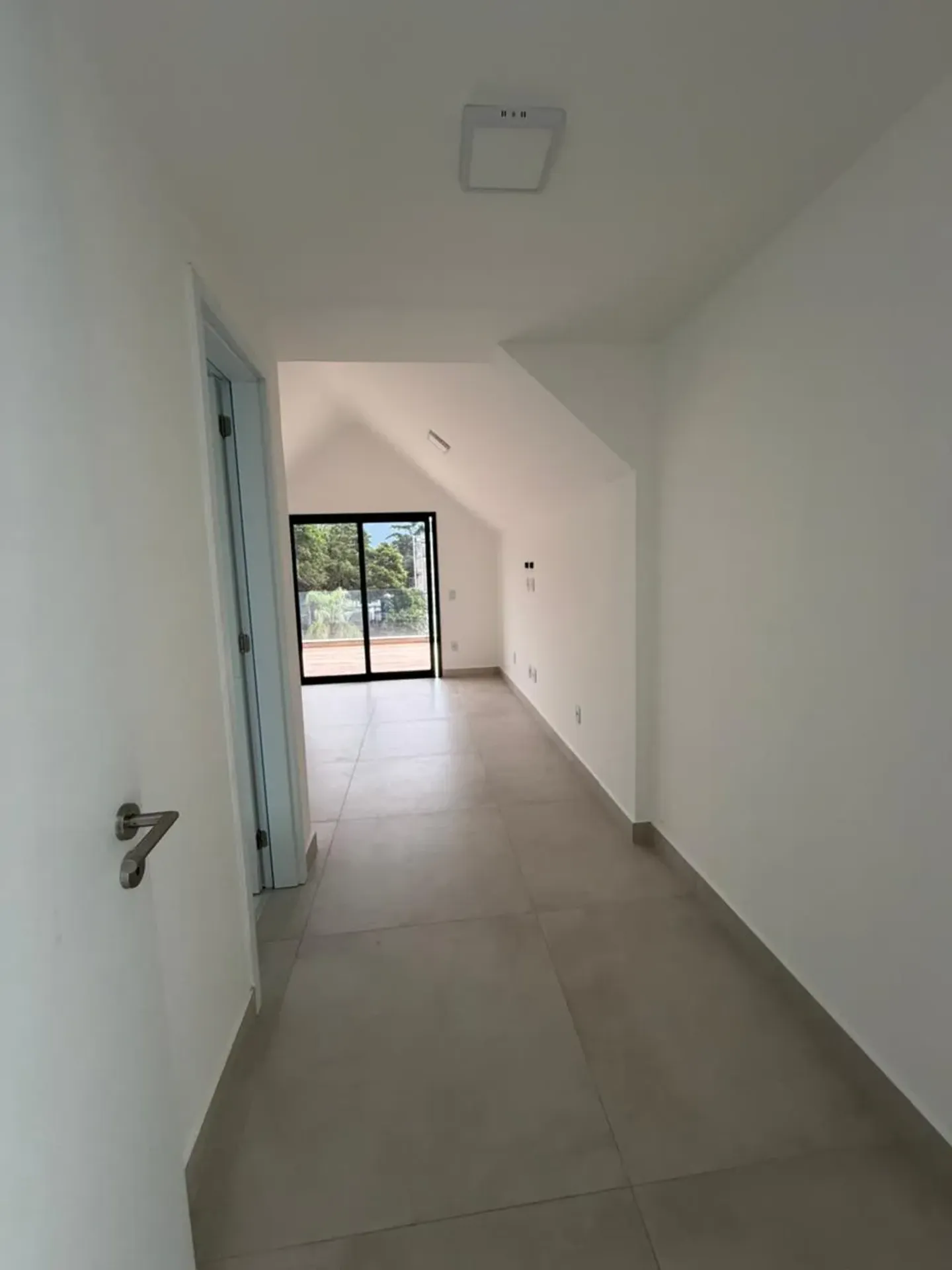 450 m² house with 4 bedrooms and an open-plan kitchen — photo 31