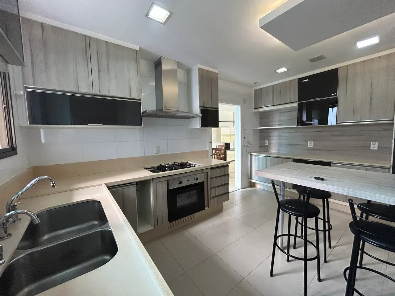 Apartamento de 233 m² com 4 quartos e cozinha americana — photo 20