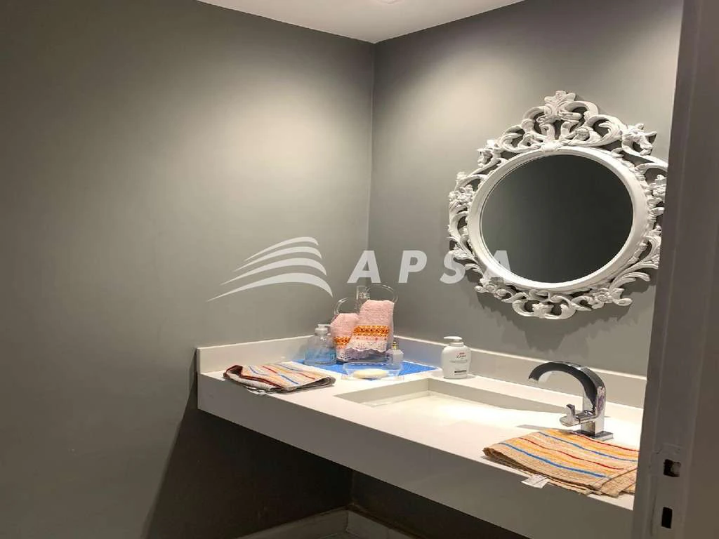 Furnished 4-bedroom apartment, 300 m² and 4 parking spots — photo 17