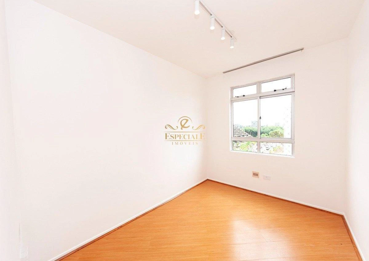 3-bedroom apartment with wood or laminate floors in Curitiba — photo 18