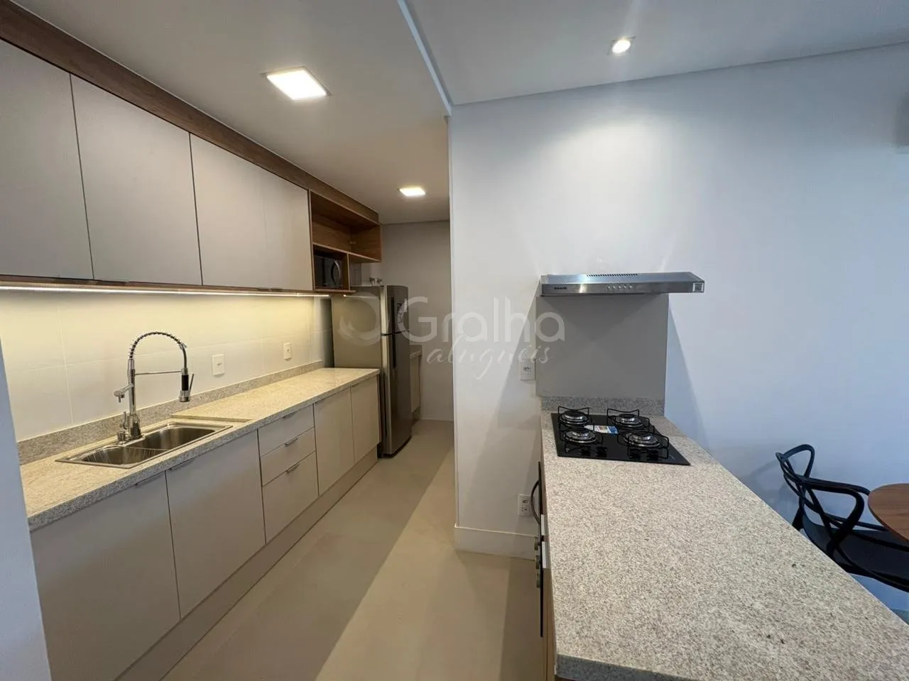 Furnished 2-bedroom 2-bath apartment with 71 m² and 1 parking — photo 11
