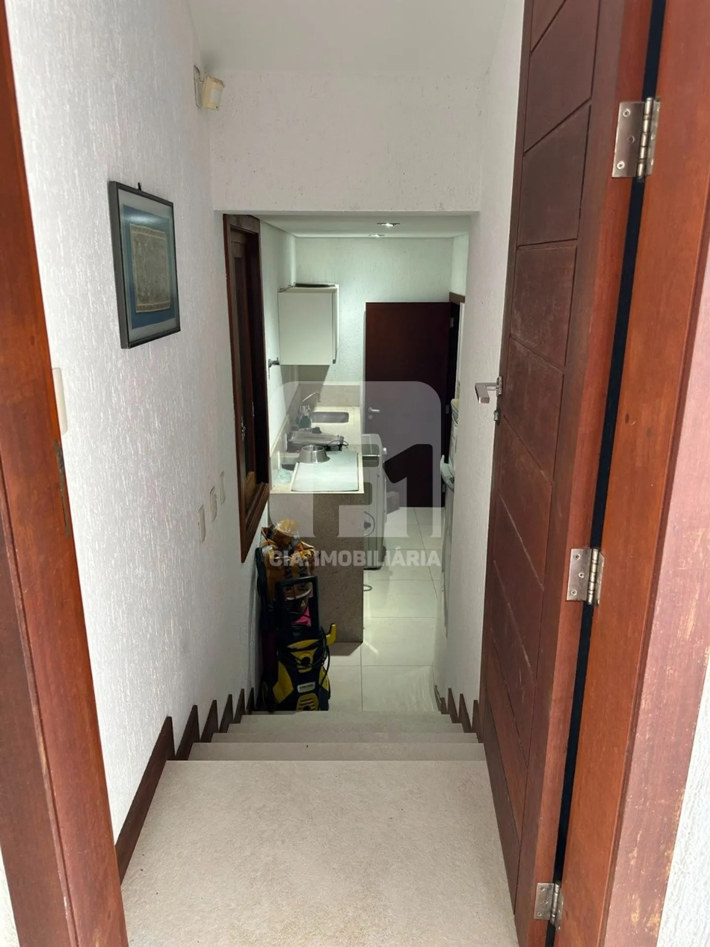 Furnished house with 6 bedrooms and 650 m² total — photo 12