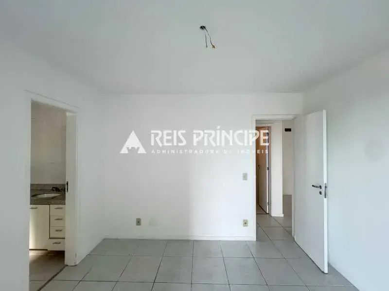Unfurnished 2-bedroom apartment with 3 bathrooms — photo 18