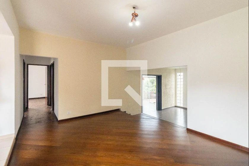 3-bedroom house with wood or laminate floors in Curitiba
