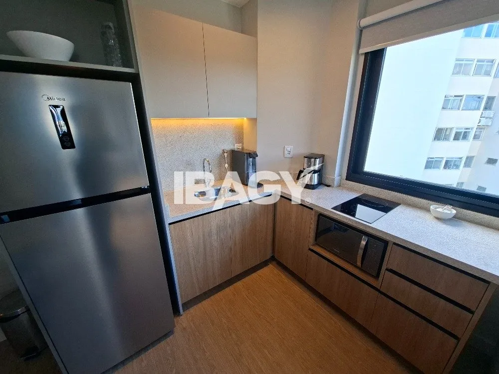 Studio with a glassed-in balcony and open-plan kitchen — photo 36