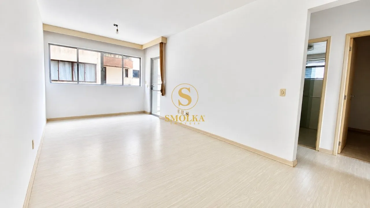 Home office in a 3-bedroom apartment, 111 m²