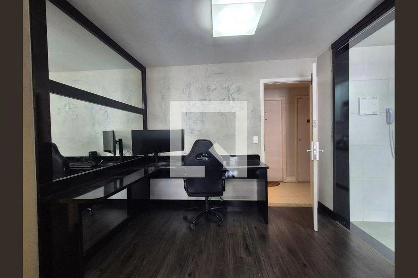 2-bedroom apartment in a building with a gym — photo 20