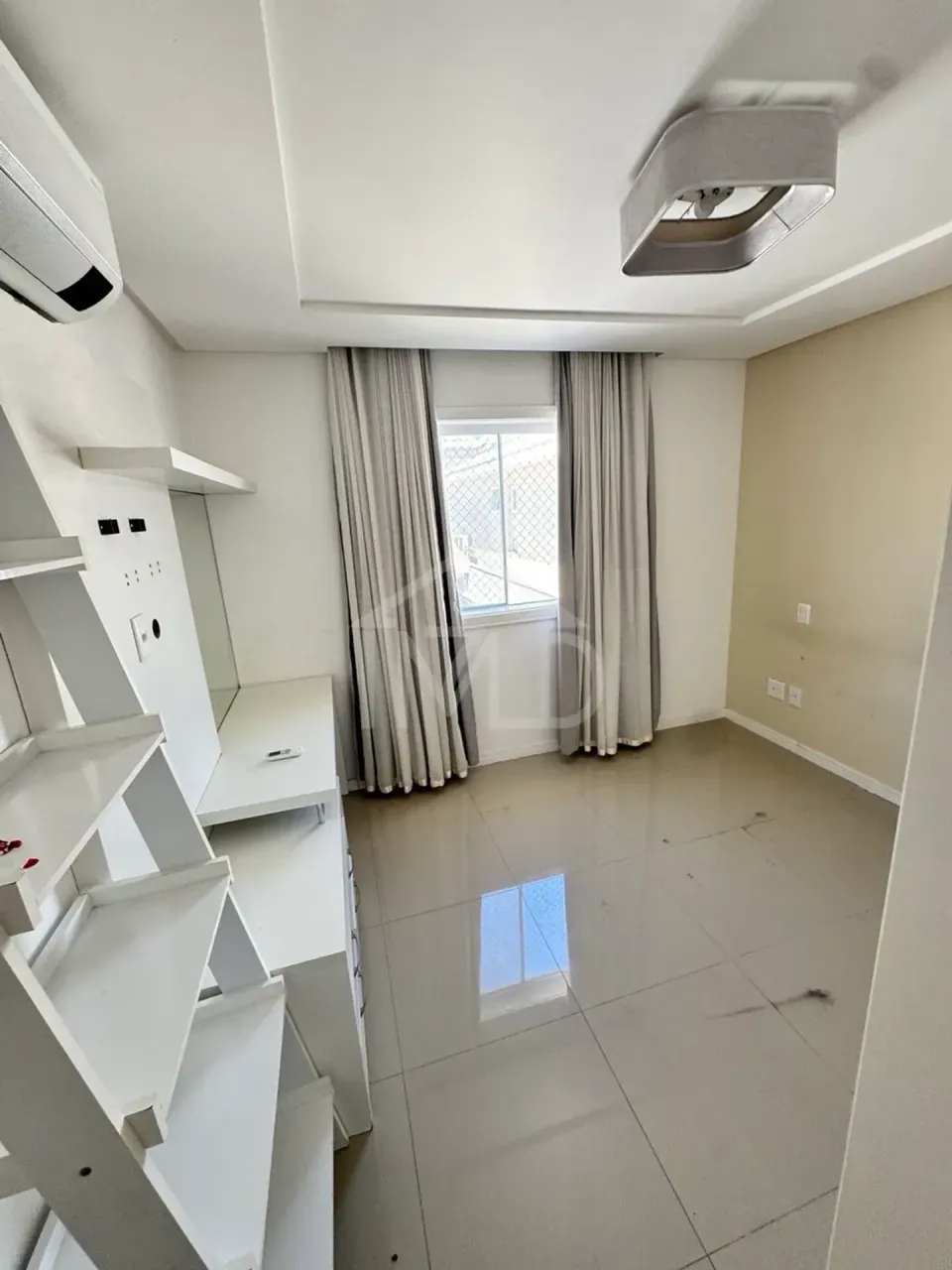 House 390 m² with 5 bedrooms and an open-plan kitchen — photo 9