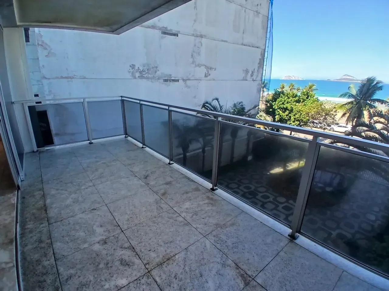 Apartment with balcony, 3 bedrooms and 3 bathrooms — photo 8