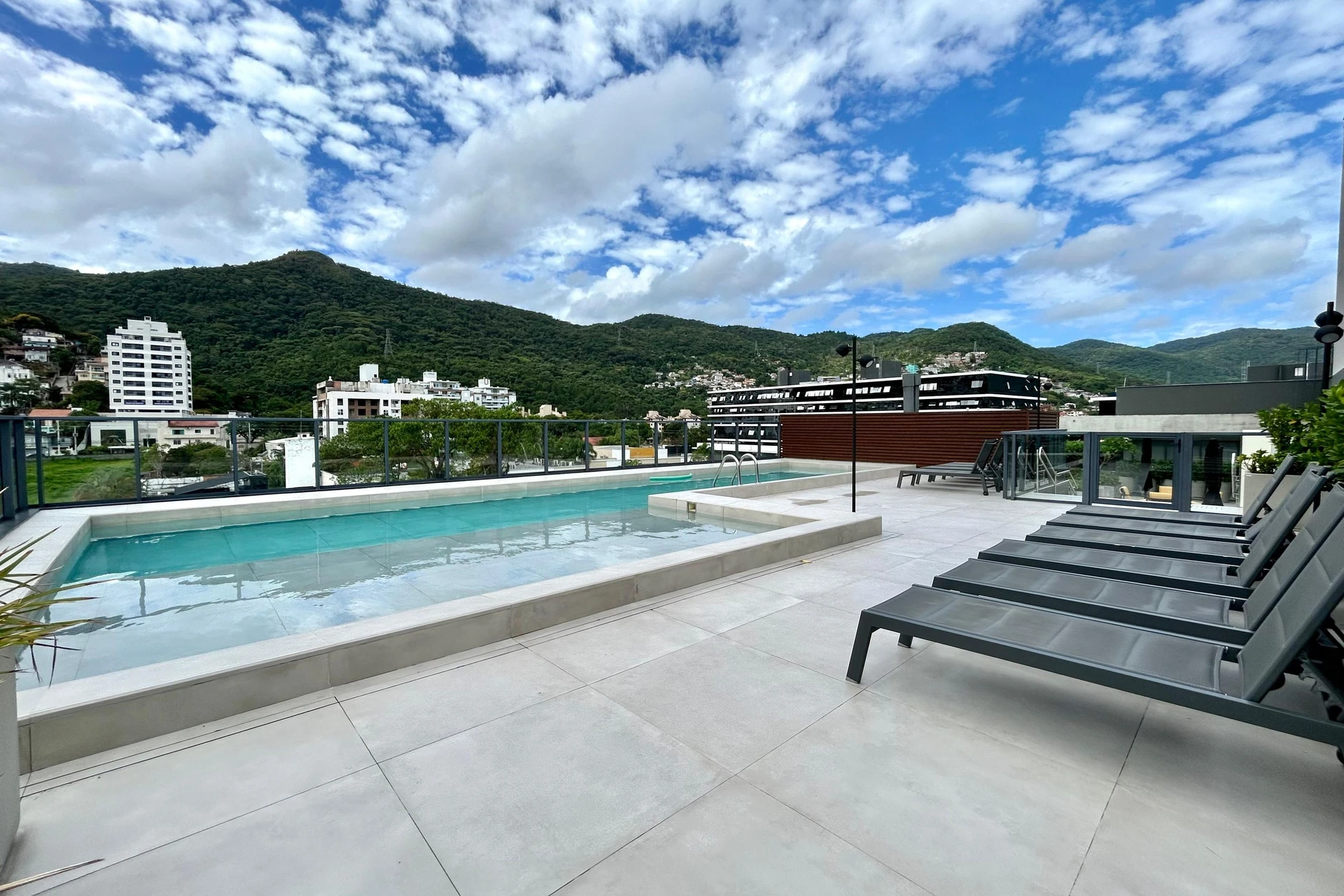 Furnished apartment, 42 m², with a glass-enclosed balcony — photo 3