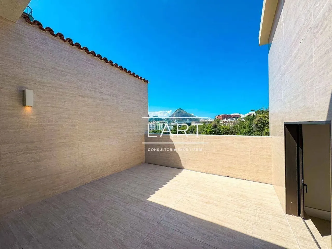Apartamento com 4 dormitórios e varanda de vidro — photo 19