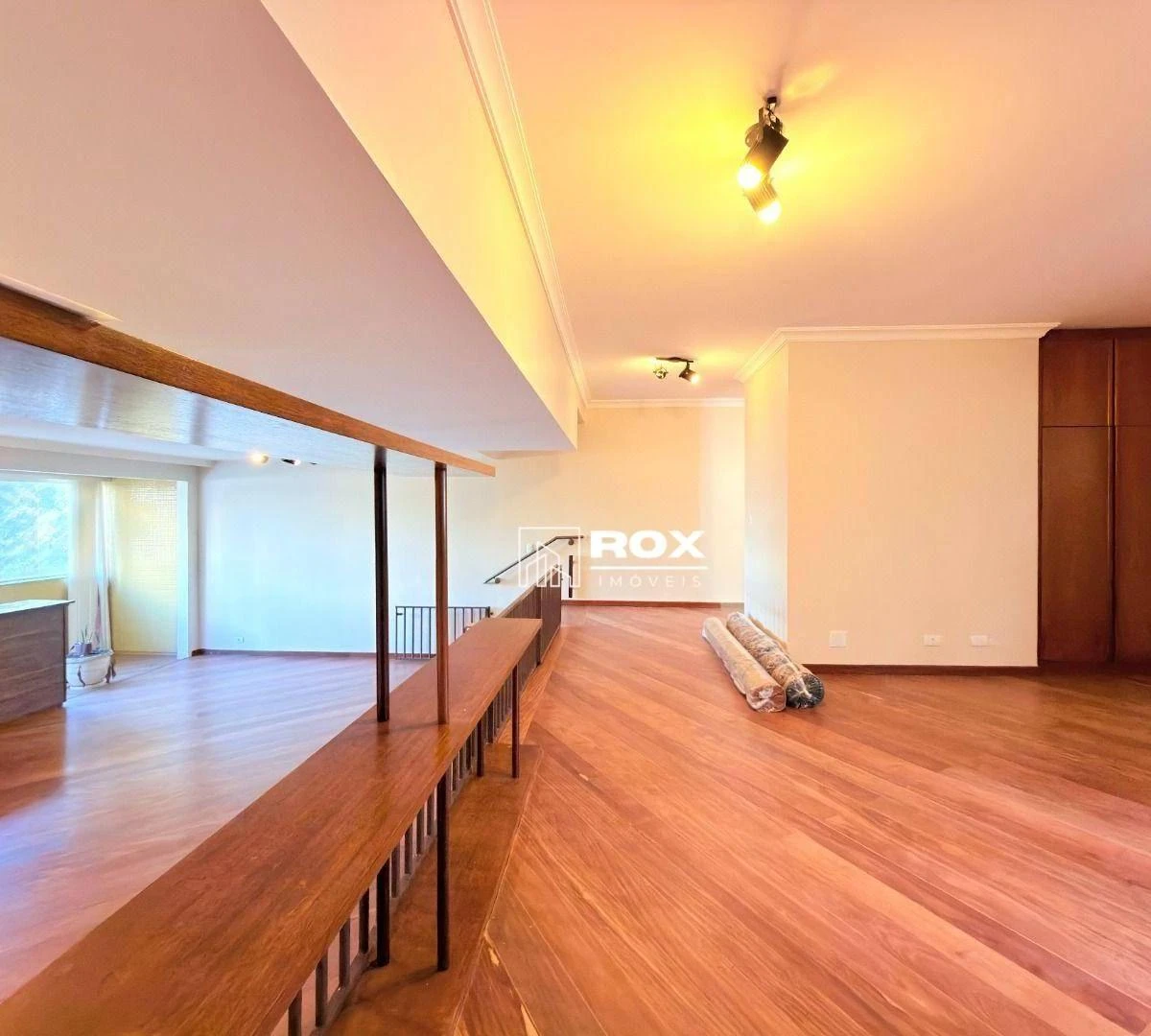 Furnished apartment, 170 m², with a glass-enclosed balcony — photo 24