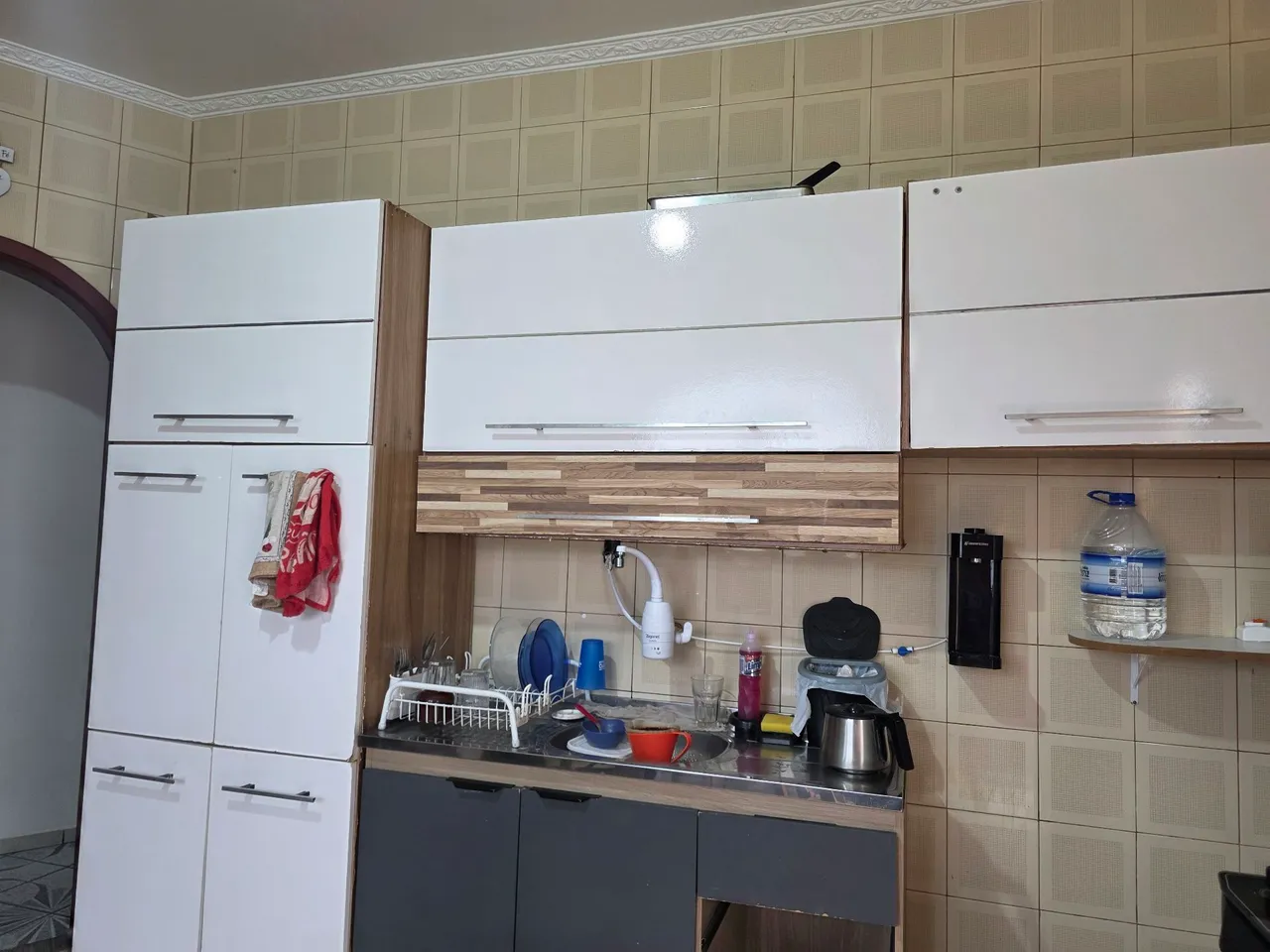 Casa com 3 quartos e cozinha com fogão a gás