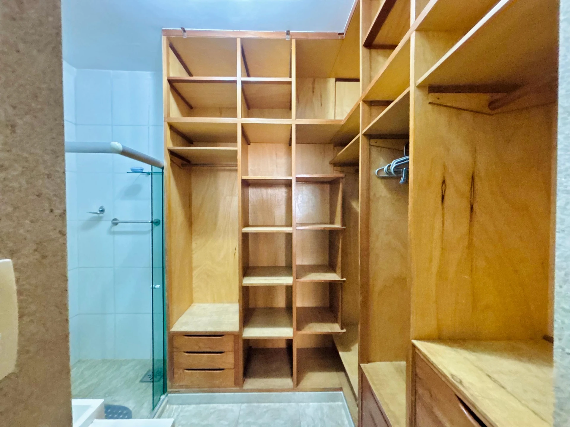 Furnished apartment with 3 bedrooms and 2 bathrooms — photo 9