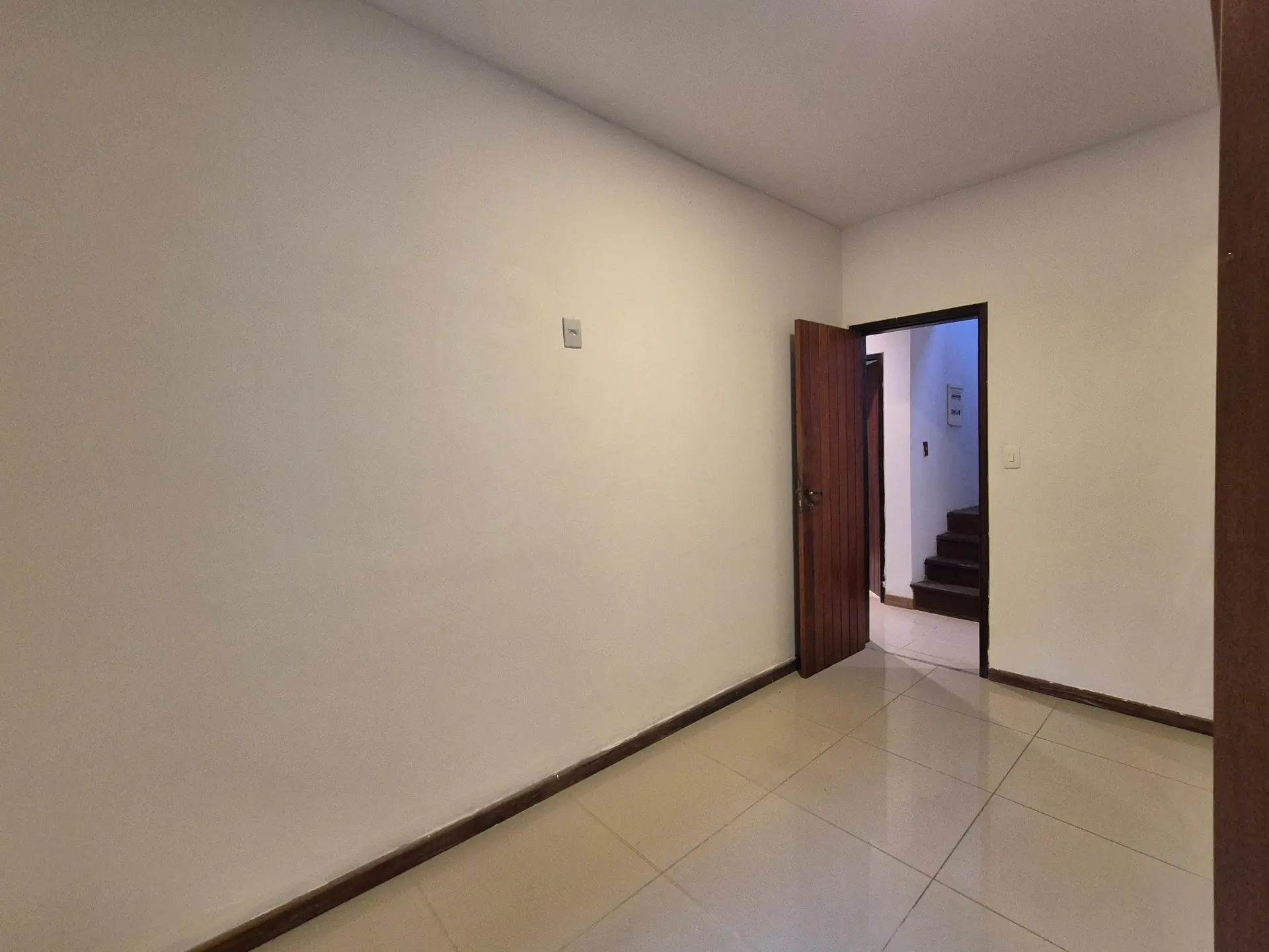 Balcony with a grill in a 3-bedroom house, 150 m² — photo 37