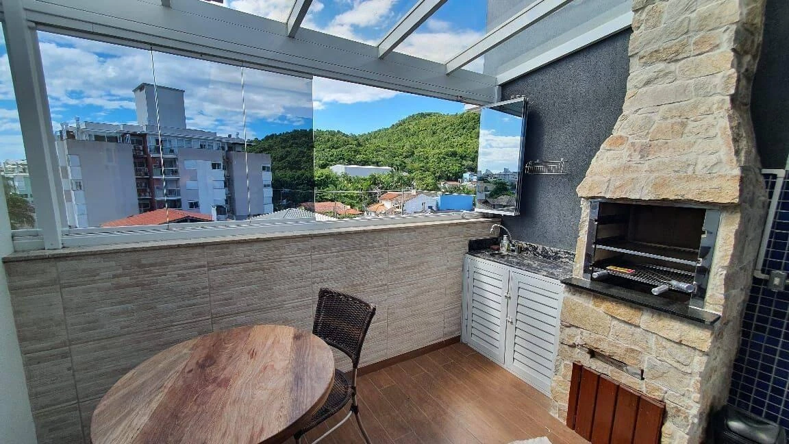 Floor-to-ceiling windows in a 2-bedroom apartment, 67 m² — photo 8