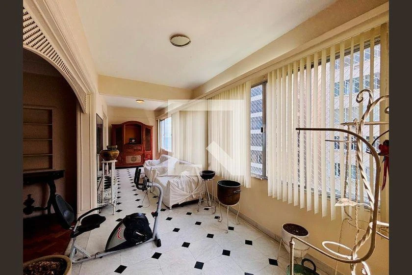 Furnished apartment, 348 m², with a glass-enclosed balcony — photo 26