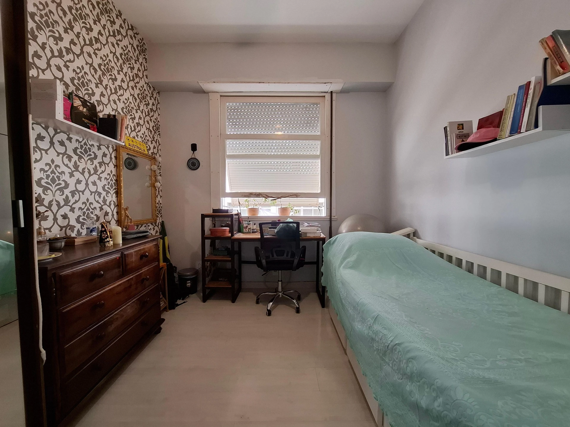 Furnished apartment, 100 m², with floor-to-ceiling windows — photo 10