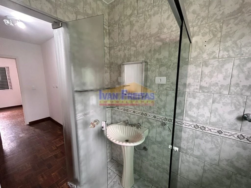 3-bedroom house with a walk-in closet in Curitiba — photo 26