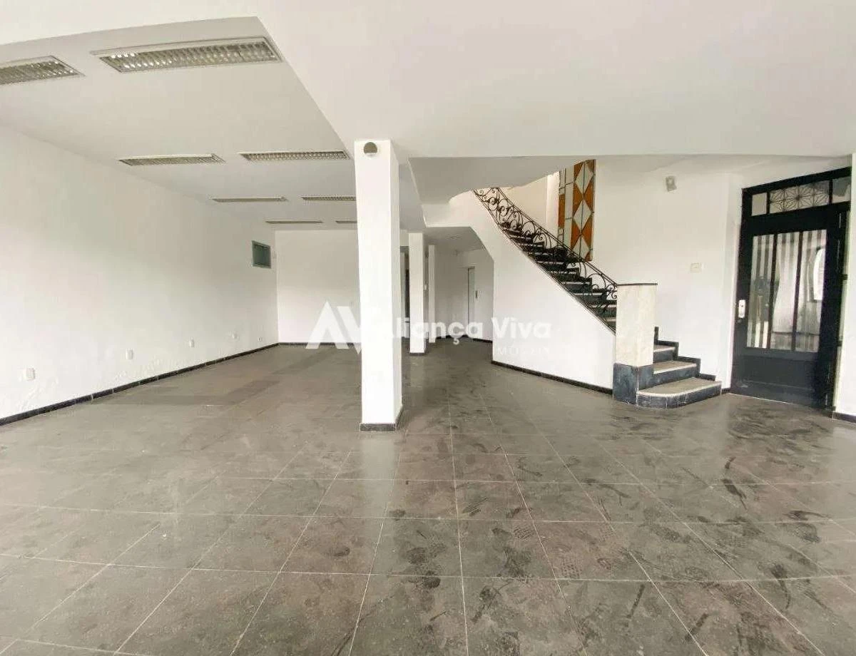 Casa, 824 m², com janelas do piso ao teto — photo 4