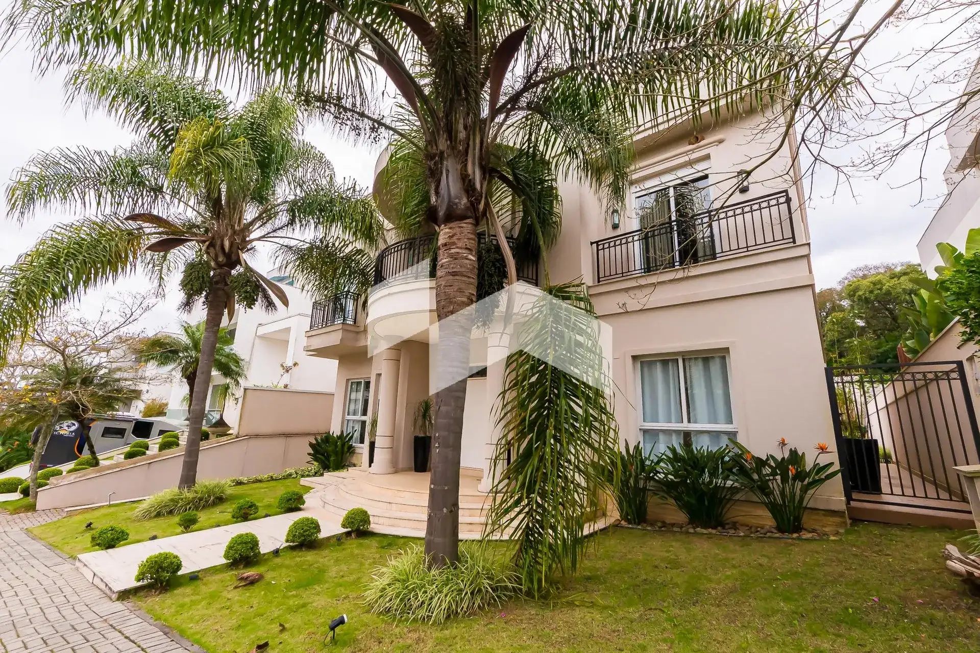 Unfurnished house with 4 en-suite bedrooms and 7 baths — photo 2