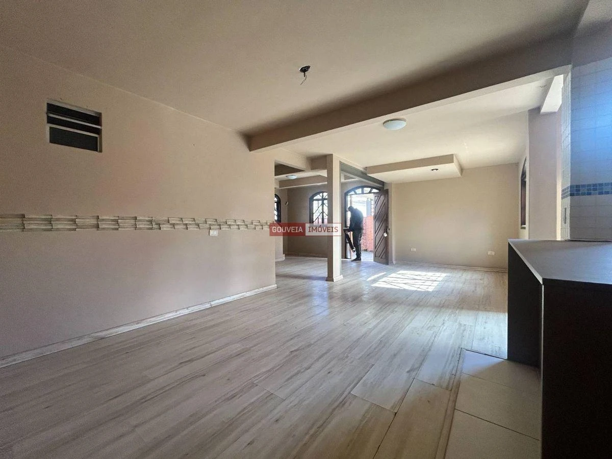 235 m² house with an en-suite and 3 parking spots — photo 5